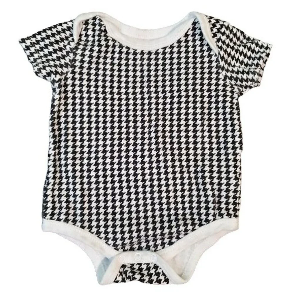 Bundle Two Bodysuits Two‎ Pants ( Gap Old Navy Babaluno Dapper Dude) 3-6 Months